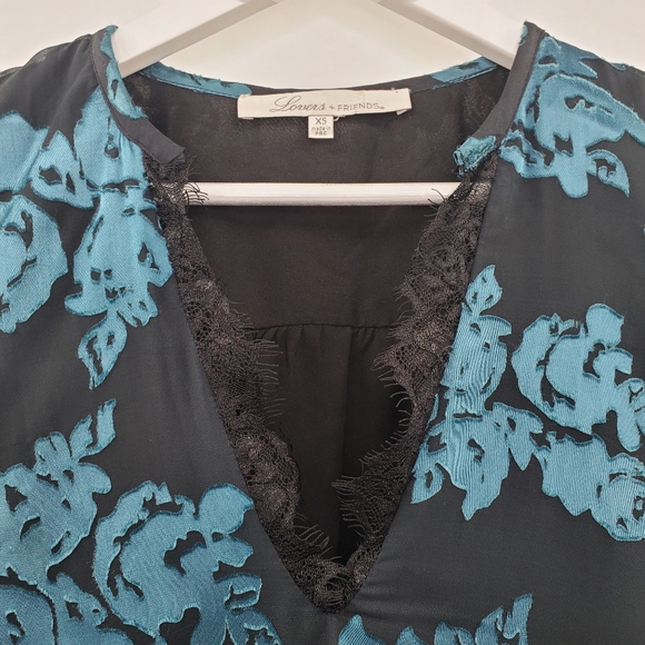 Lovers + Friends Blue Floral Velvet Lace Top Sheer V-Neck Printed Moody Dark - Picture 2 of 6